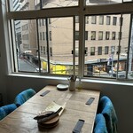 blank - 窓が大きく開放感