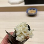 兄弟寿し - ズワイガニの手巻き。こちらの海苔は有明海で海苔の風味の違いが楽しめました。