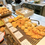 グランディア芳泉 - パンもありますよぉ〜