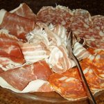 ア ミオ アージョ - パルマ産生ハムとイタリア産サラミの盛り合わせ