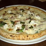 ア ミオ アージョ - PIZZA　モンテビアンコ