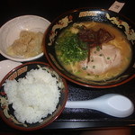 とんこつラーメン 拉餃びー - とんこつラーメン（茹で餃子（４コ）ライス）