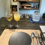 Nonna Nietta - わくわく待機中。お供は奥久慈りんごとスパークリンググレープ