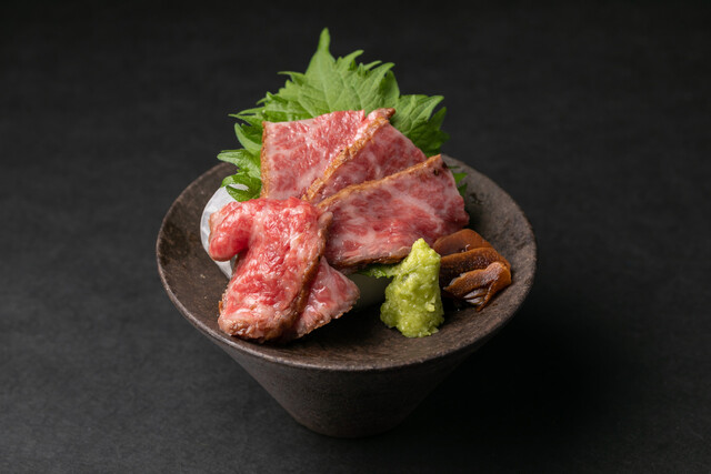 神戸牛炙り肉刺し３種