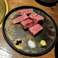 和牛とタン 焼肉 とみ 新橋本店 - 