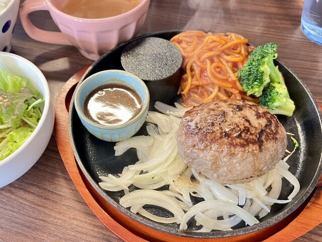 ハンバーグfeat.ばらてぃえ 帯広店（フィーチャリング） - 帯広（ハンバーグ）の写真