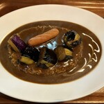 カレーハウス すぷ～ん - 揚げなすにソーセージトッピング（880円）