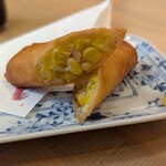 丸海屋 - トウモロコシの春巻き 280円(2025年3月)