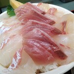 味の店 五味屋 - 白身丼 1650 円 大盛 無料