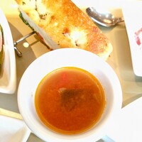 Serafina NEW YORK さいたま新都心店 - 自家製フォカッチャ その日のスタイルと季節野菜のポタージュ