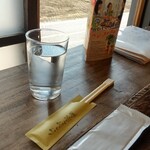 ぷくぷく茶屋。 - 窓際のカウンター席(２人用)を選びやした。