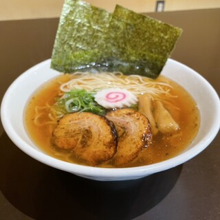 お箸で切れる柔らかさ◆香ばしく炙った特製チャーシュー