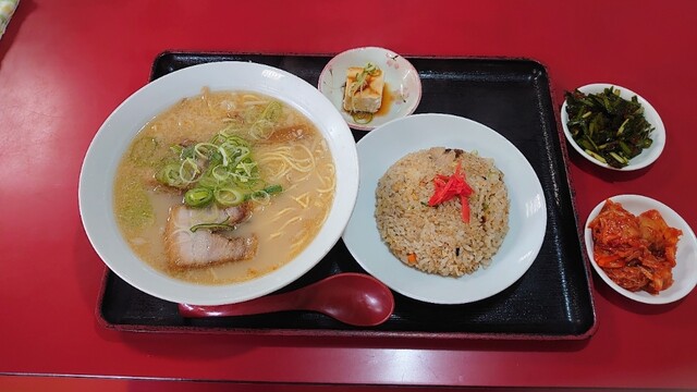 Akadama Ramen Hirakata Ten