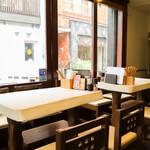 おーでぃん - テーブル席店内