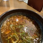 中華そば 千乃鶏 - つけ麺のつゆ、中にはゴロゴロチャーシュー入ってます