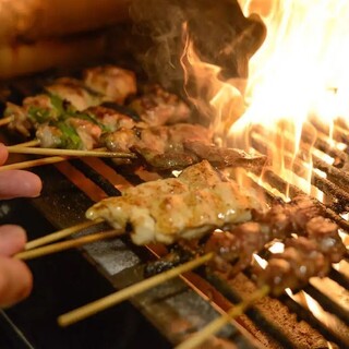 職人技で焼き上げる「炭火焼鳥」！虜になる旨さ♪