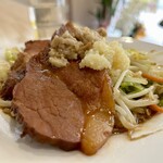 ベジっち - なかなかのボリューム！肉の存在感！
野菜はシャキシャキ感のあるいい炒め加減♪
でもカエシがキツくてかなり塩っぱい´д`