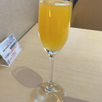 ホテルインターゲート金沢 - ハッピーアワータイム。スパークリングワインとオレンジジュースのカクテル