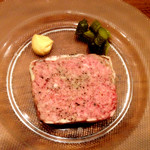 chez le mak - 【2014年8月頃？】パテ・ド・カンパーニュ（半分：500円）。酸味が抑え気味のマスタードとピクルスも絶妙。なんといってもパテ・ド・カンパーニュの肉々しくも繊細な味わいが最高！