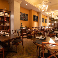 中国飯店 紫玉蘭 - 2階のモダンなダイニングも人気です。