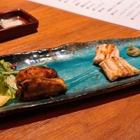 青ひげ 本店 - 牡蠣のバター焼き、穴子の白焼き