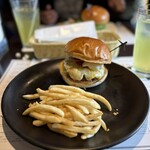 ダグズ・バーガー 宮古島本店 - 
