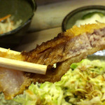 美乃屋 - とんかつ定食700円のカツの厚み