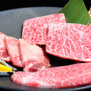 種類豊富！贅沢な「盛り合わせ」で焼肉三昧♪