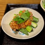 バタフライ カフェ - アスパラのミートソースがけ