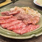 焼肉 三日月 - ロース、ハラミタレ、テッチャン。