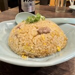 焼肉 三日月 - 焼肉屋のやきめし。肉がごろっと入って美味。