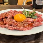 焼肉 三日月 - ハラミユッケ2,500円。マストです。