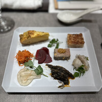 ON the TABLE CHINESE - 