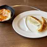 元祖 ニュータンタンメン本舗 - セットの餃子　味噌とノーマル