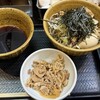 なぜ蕎麦にラー油を入れるのか。 新橋店
