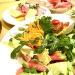 エル ビステッカーロ デイ マニャッチョーニ - さっぱりとしたサラダパンも本格的