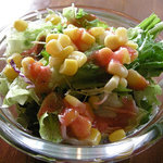 フィンマクールズ 大崎 - 昼のプレートのサラダ