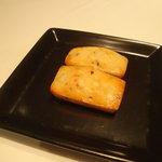 オーグードゥジュール ヌーヴェルエール - 粒マスタードのフィナンシェ(正式名称は不明)。