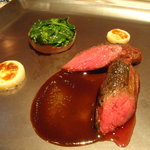 オーグードゥジュール ヌーヴェルエール - 北海道で仕留めた”エゾ鹿”フィレの低温調理、＜シヴェ＞ソースで・・・(お二人様より)。