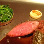 オーグードゥジュール ヌーヴェルエール - 北海道で仕留めた”エゾ鹿”フィレの低温調理、＜シヴェ＞ソースで・・・(お二人様より)。