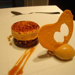 オーグードゥジュール ヌーヴェルエール - クランブル”サレ”仕立てのリンゴのキャラメリゼ　塩キャラメルとそのシブースト。