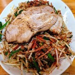 人生餃子 - 皿台湾チャーシュー1枚（ちょい辛・にんにくOK）＋麺特盛り＋野菜大盛り