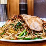 人生餃子 - 皿台湾チャーシュー1枚（ちょい辛・にんにくOK）＋麺特盛り＋野菜大盛り