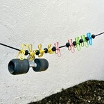 髙橋バーガー - 外のスケボーウィールの飾り