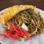 山口屋 - 玉子焼きを めくってみると シンプルな焼きそばが こんにちは (((o(*ﾟ▽ﾟ*)o)))