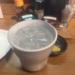 餃子舎 てっけん - 麦焼酎の水割り