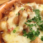 スペインバル Zion - カジョス「ハチノスとガルバンゾ豆のトマト煮込みをグラタン仕立てに」※メニュー表記通り