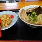 チャイナ DRAGON - ラーメンセットB。半チャーハンと塩叉焼ラーメンで¥1080円。安いでしょ（笑）