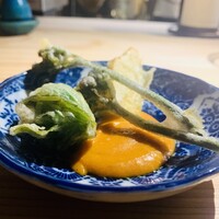 ペルトナーレ - 【アミューズ4種】
                      ③ 山菜のフリット
                      　★ 筍、蕨、蕗の薹、トマトのソース
