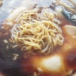 肉のだるまや - 麺はストレートの細麺